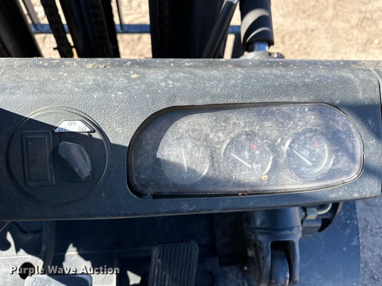 image for item DM2712 Nissan 25 forklift