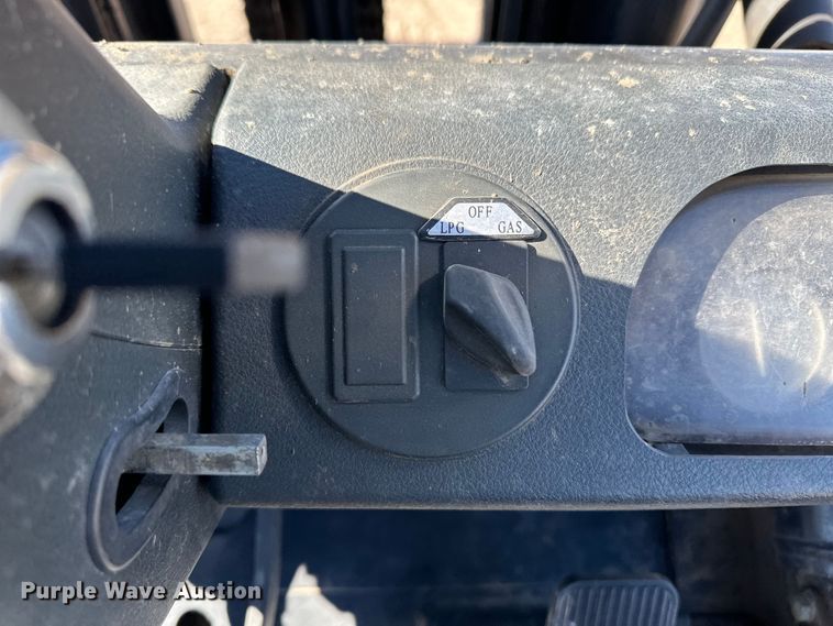 image for item DM2712 Nissan 25 forklift