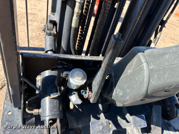 image for item DM2712 Nissan 25 forklift