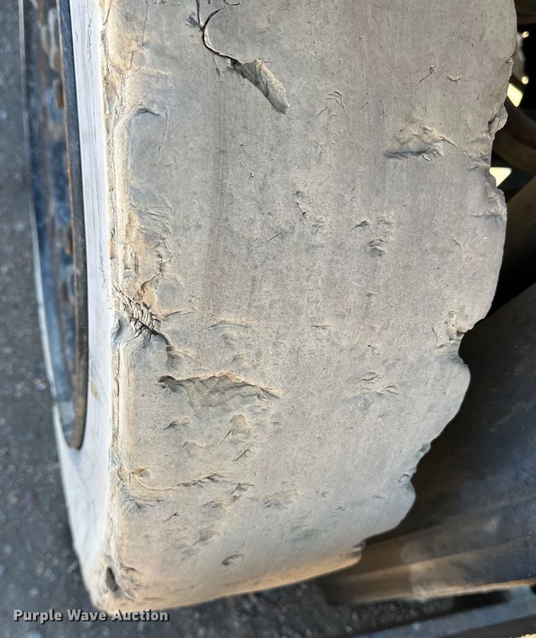 image for item DM2712 Nissan 25 forklift