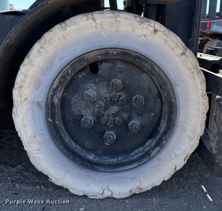 image for item DM2712 Nissan 25 forklift