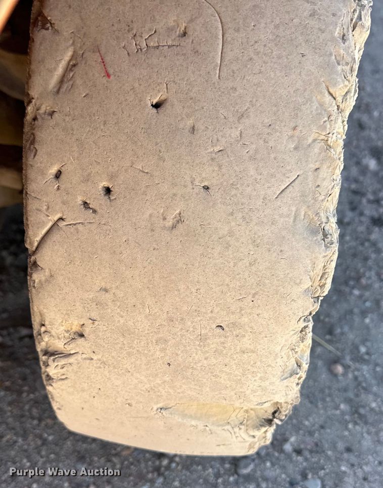 image for item DM2712 Nissan 25 forklift