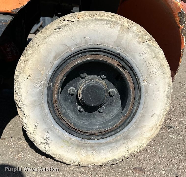 image for item DM2712 Nissan 25 forklift