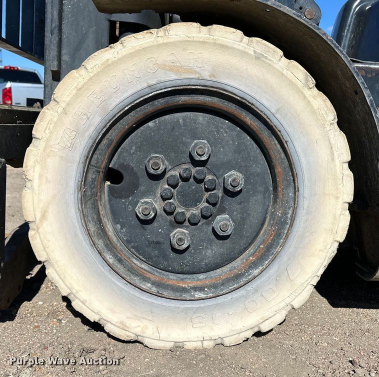 image for item DM2712 Nissan 25 forklift