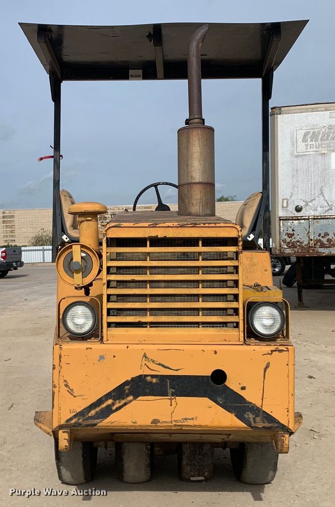 image for item DM7788 Hyster C530A pneumatic roller