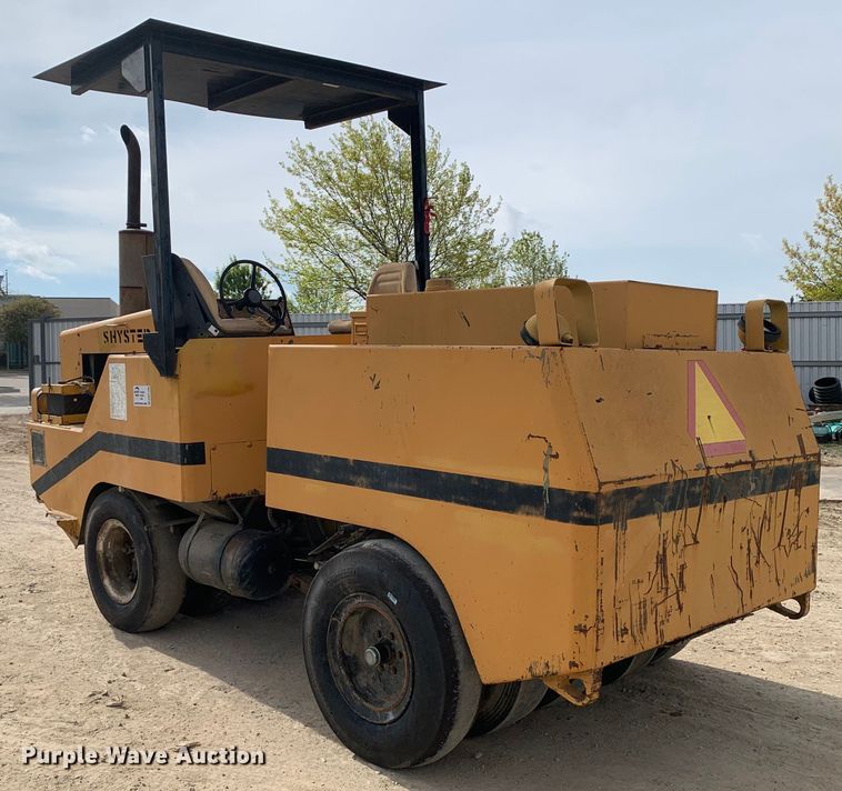 image for item DM7788 Hyster C530A pneumatic roller