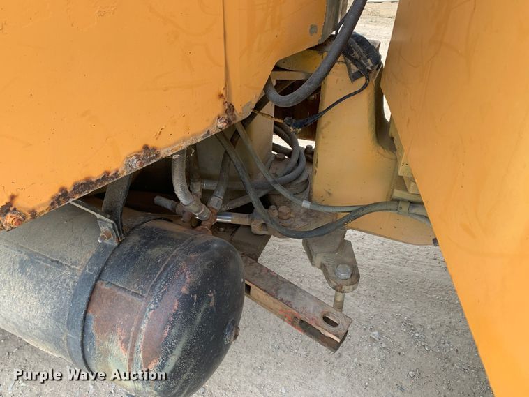 image for item DM7788 Hyster C530A pneumatic roller