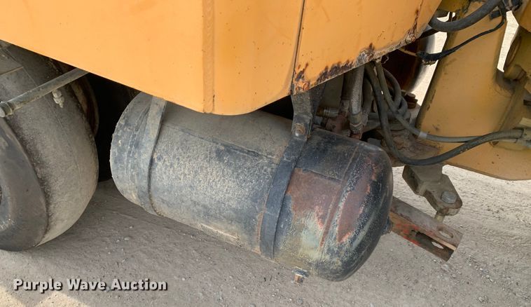 image for item DM7788 Hyster C530A pneumatic roller