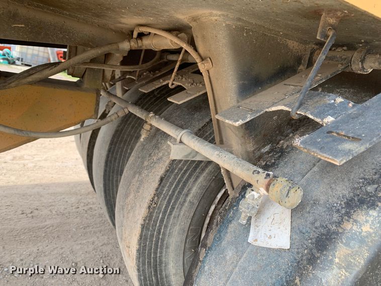 image for item DM7788 Hyster C530A pneumatic roller