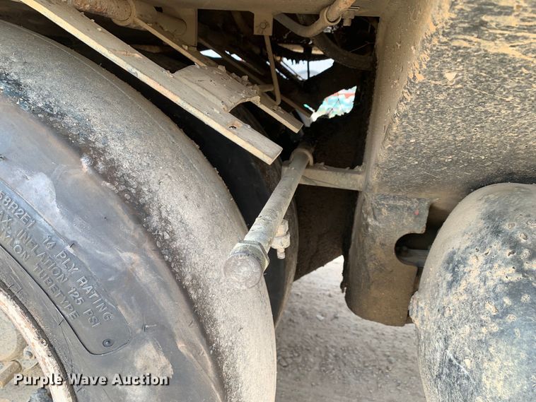 image for item DM7788 Hyster C530A pneumatic roller