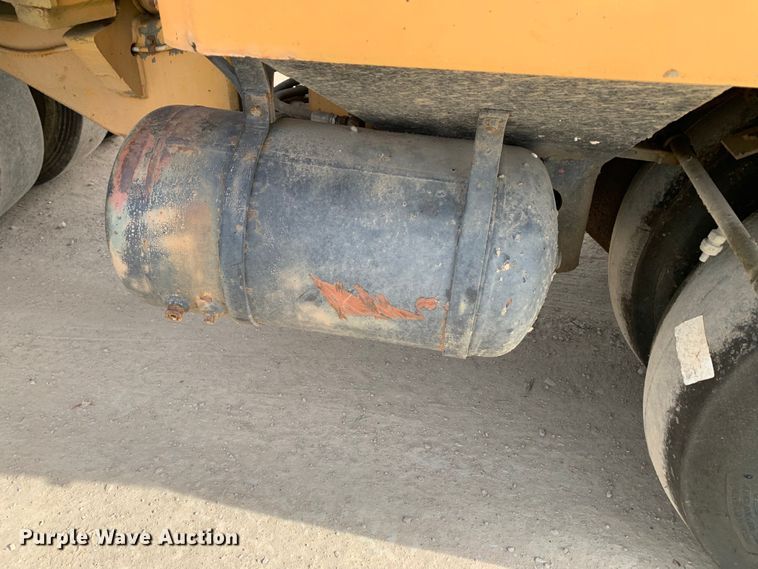 image for item DM7788 Hyster C530A pneumatic roller