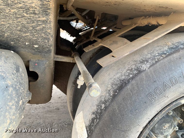 image for item DM7788 Hyster C530A pneumatic roller