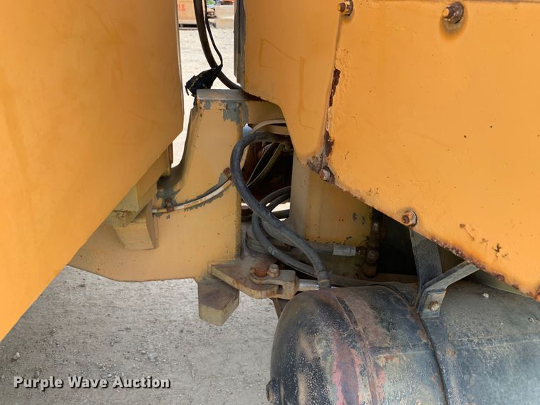 image for item DM7788 Hyster C530A pneumatic roller