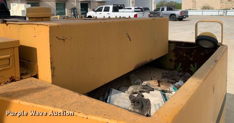 image for item DM7788 Hyster C530A pneumatic roller