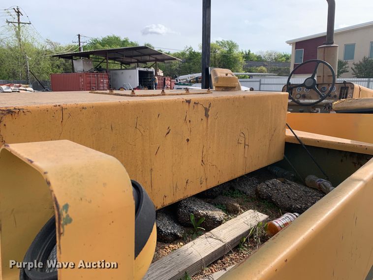 image for item DM7788 Hyster C530A pneumatic roller