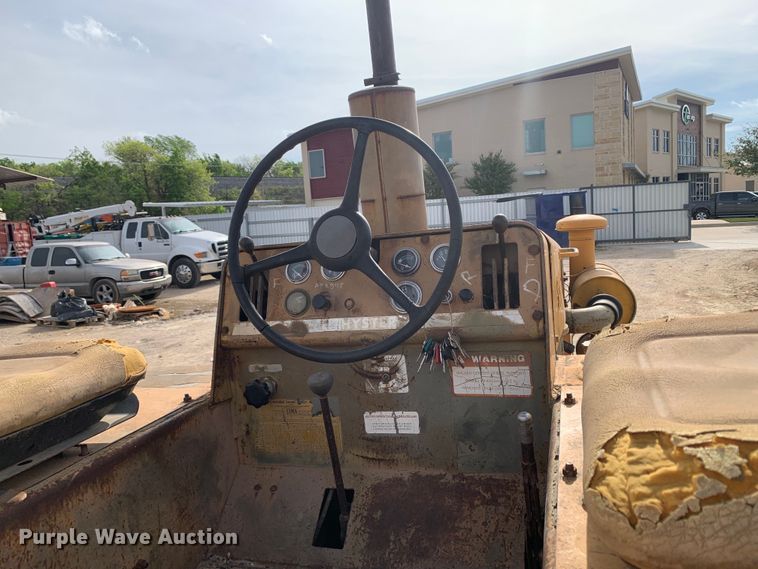 image for item DM7788 Hyster C530A pneumatic roller