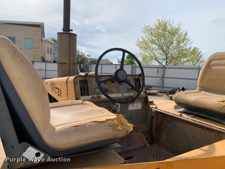 image for item DM7788 Hyster C530A pneumatic roller