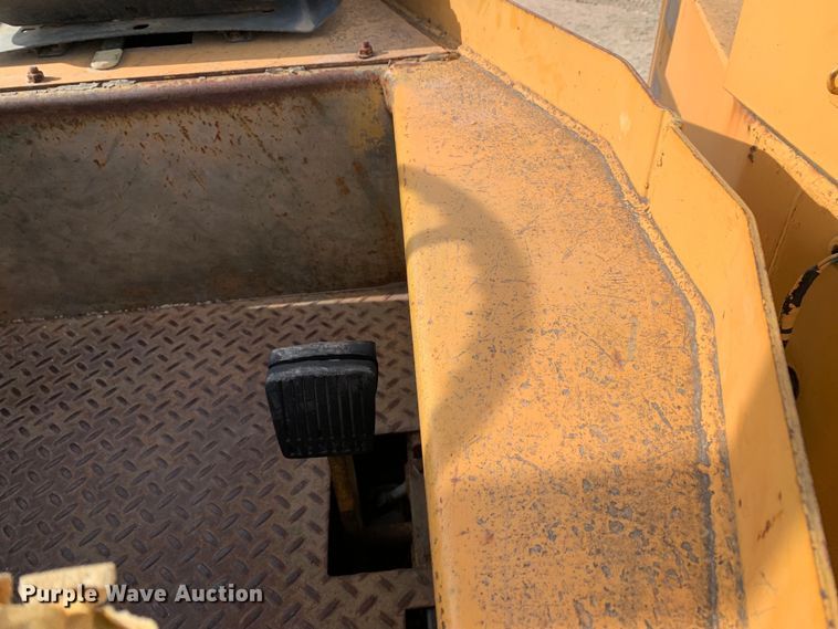 image for item DM7788 Hyster C530A pneumatic roller