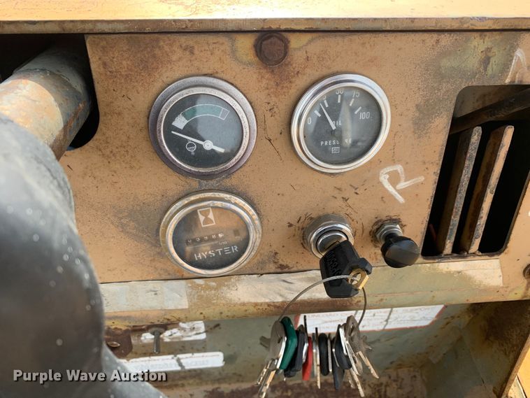 image for item DM7788 Hyster C530A pneumatic roller