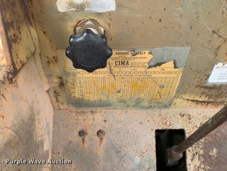 image for item DM7788 Hyster C530A pneumatic roller