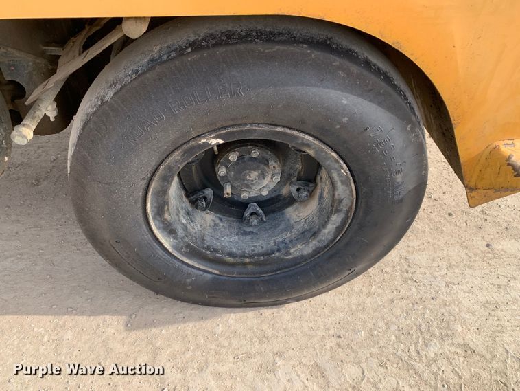 image for item DM7788 Hyster C530A pneumatic roller