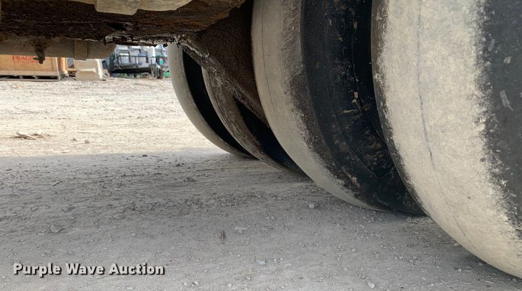 image for item DM7788 Hyster C530A pneumatic roller