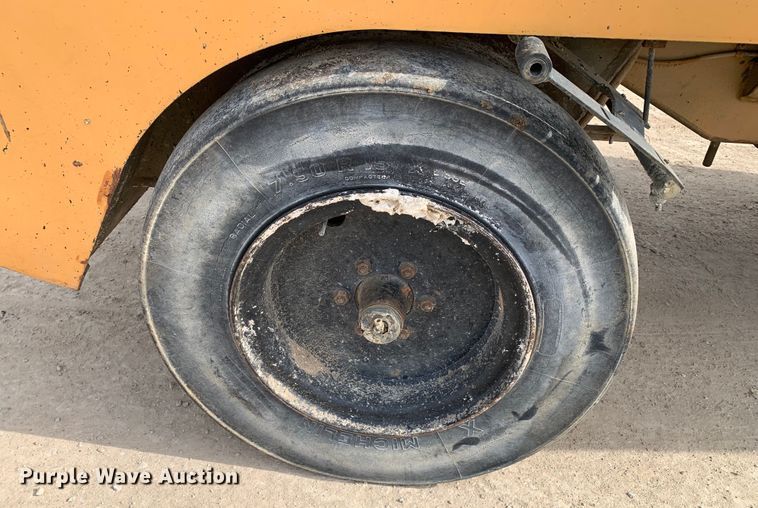 image for item DM7788 Hyster C530A pneumatic roller