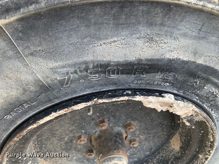 image for item DM7788 Hyster C530A pneumatic roller