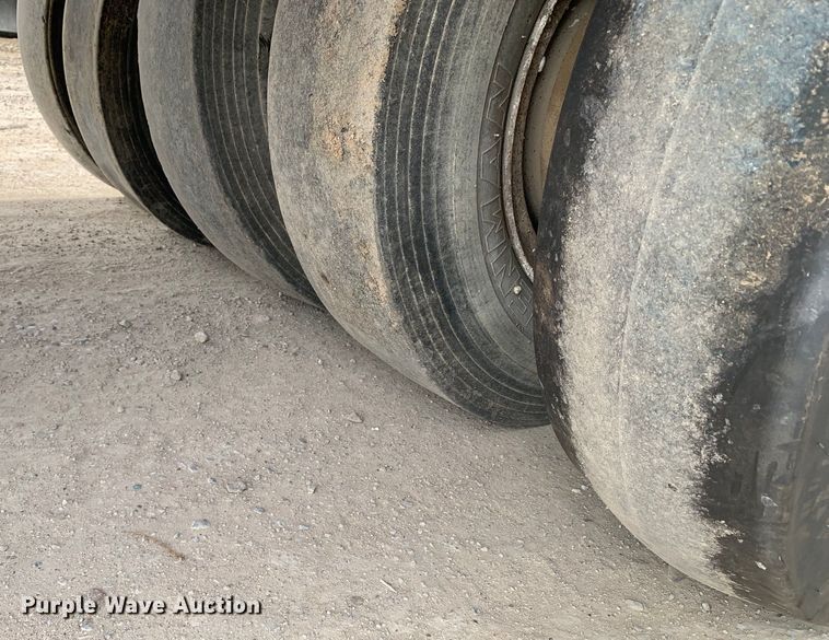 image for item DM7788 Hyster C530A pneumatic roller