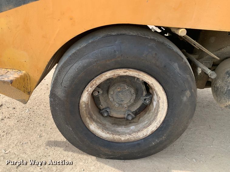 image for item DM7788 Hyster C530A pneumatic roller