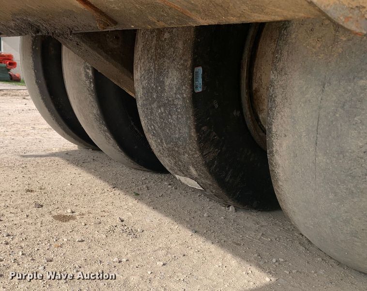 image for item DM7788 Hyster C530A pneumatic roller