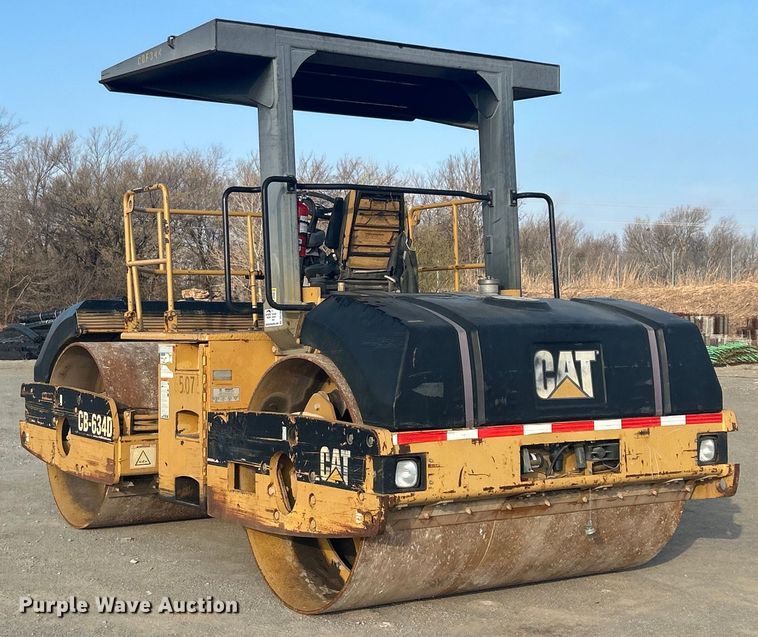 image for item DO1001 2002 Caterpillar CB-634D double drum vibratory roller