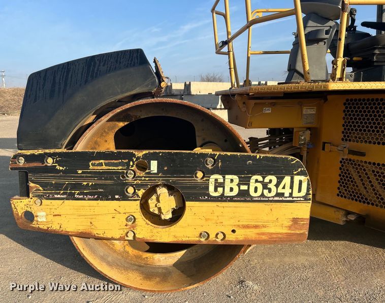 image for item DO1001 2002 Caterpillar CB-634D double drum vibratory roller