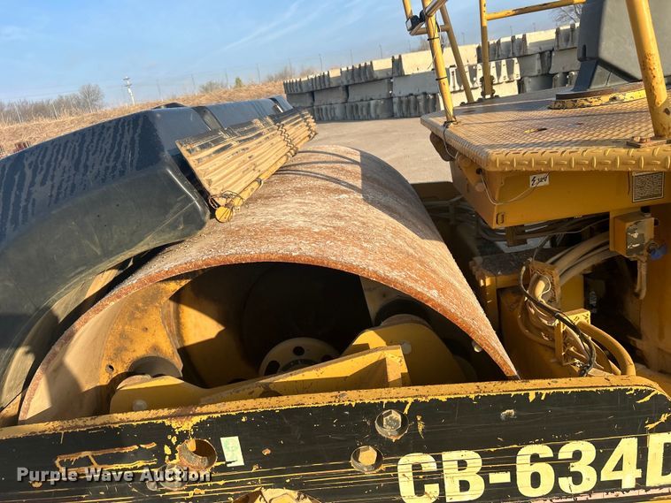image for item DO1001 2002 Caterpillar CB-634D double drum vibratory roller