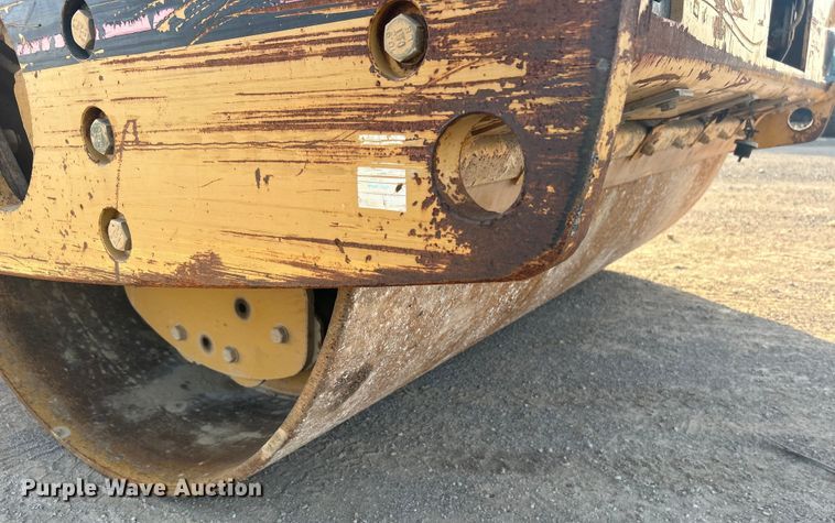 image for item DO1001 2002 Caterpillar CB-634D double drum vibratory roller