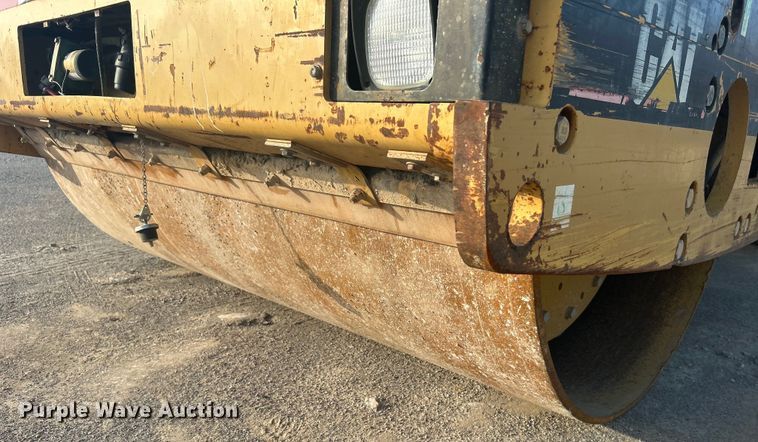 image for item DO1001 2002 Caterpillar CB-634D double drum vibratory roller