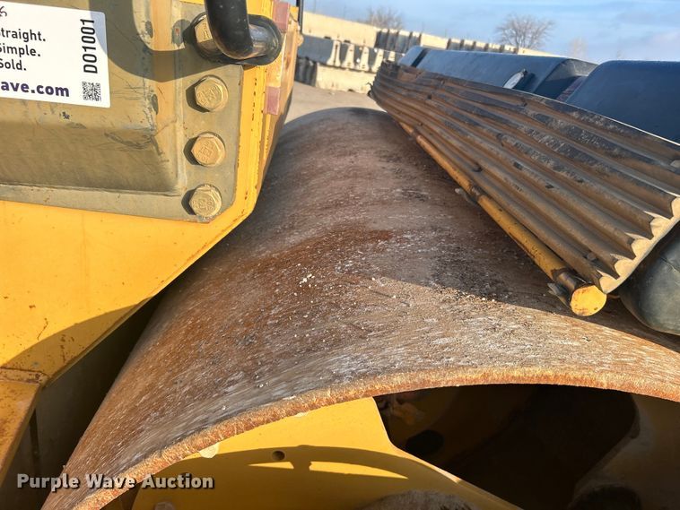 image for item DO1001 2002 Caterpillar CB-634D double drum vibratory roller