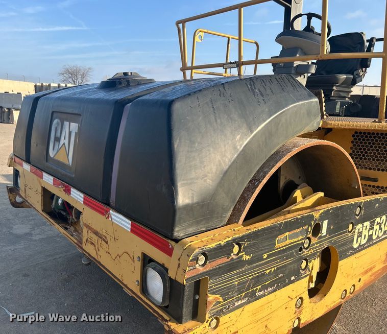 image for item DO1001 2002 Caterpillar CB-634D double drum vibratory roller