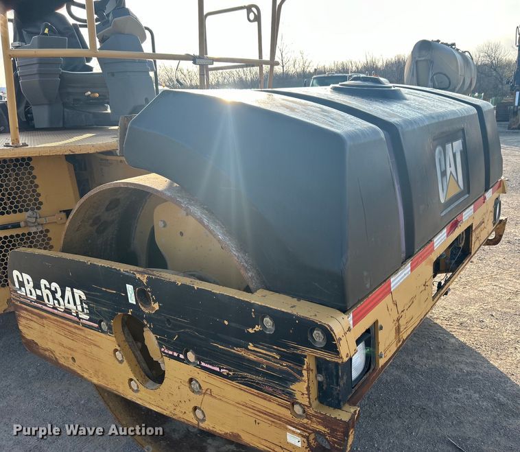 image for item DO1001 2002 Caterpillar CB-634D double drum vibratory roller