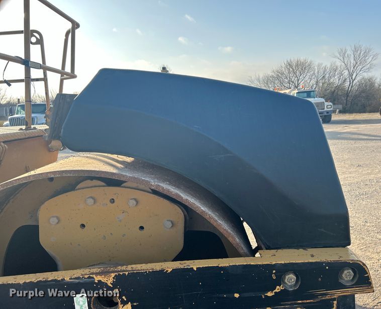 image for item DO1001 2002 Caterpillar CB-634D double drum vibratory roller