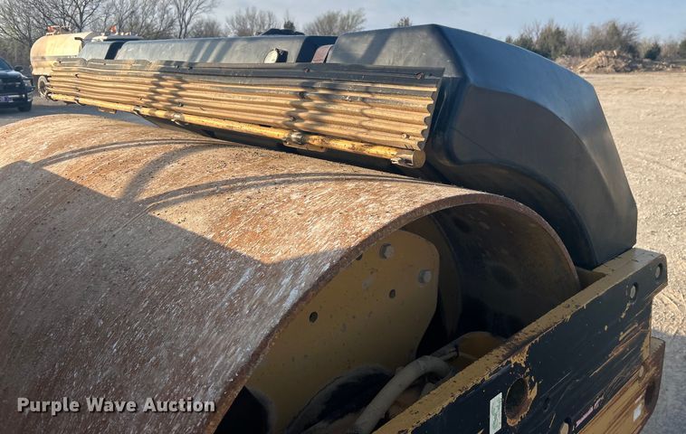 image for item DO1001 2002 Caterpillar CB-634D double drum vibratory roller