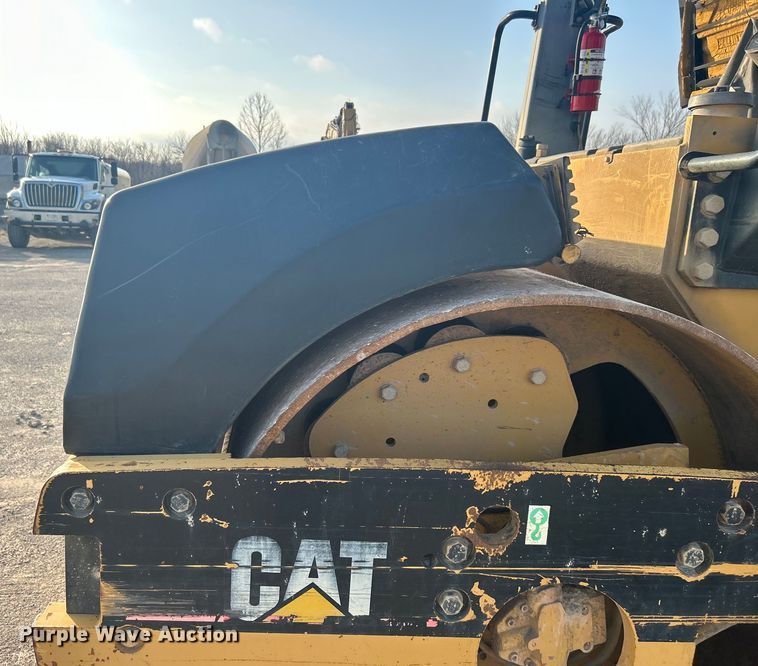 image for item DO1001 2002 Caterpillar CB-634D double drum vibratory roller