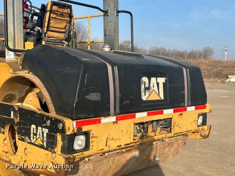 image for item DO1001 2002 Caterpillar CB-634D double drum vibratory roller