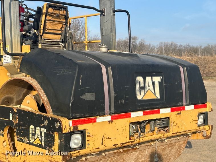 image for item DO1001 2002 Caterpillar CB-634D double drum vibratory roller