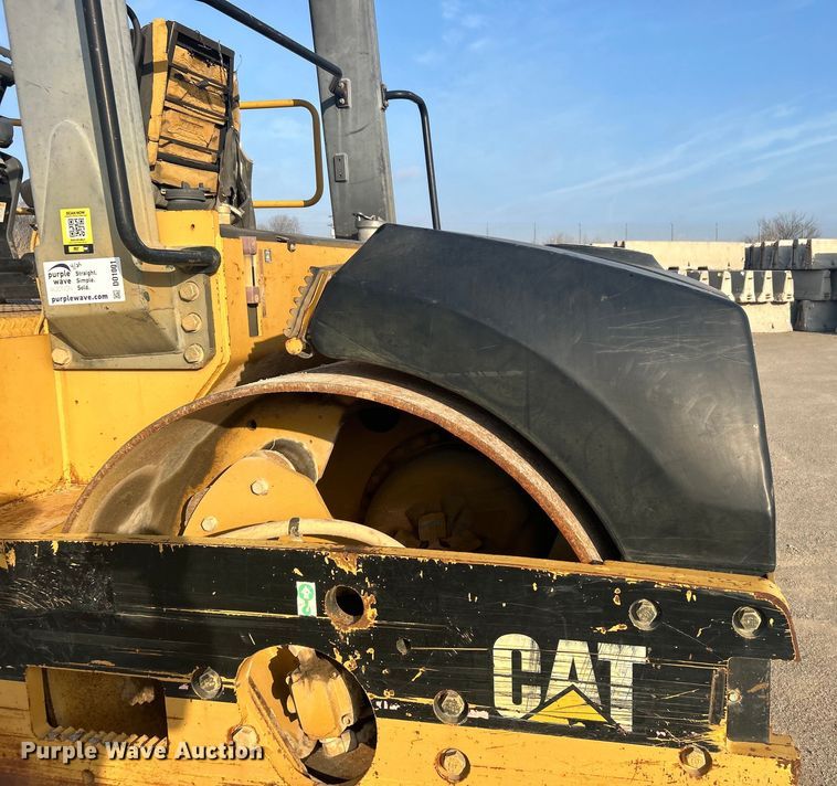 image for item DO1001 2002 Caterpillar CB-634D double drum vibratory roller