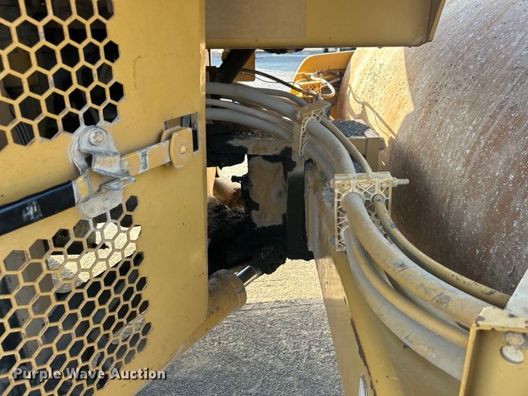 image for item DO1001 2002 Caterpillar CB-634D double drum vibratory roller