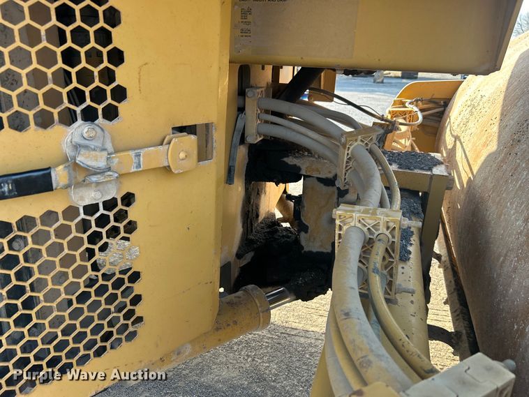 image for item DO1001 2002 Caterpillar CB-634D double drum vibratory roller