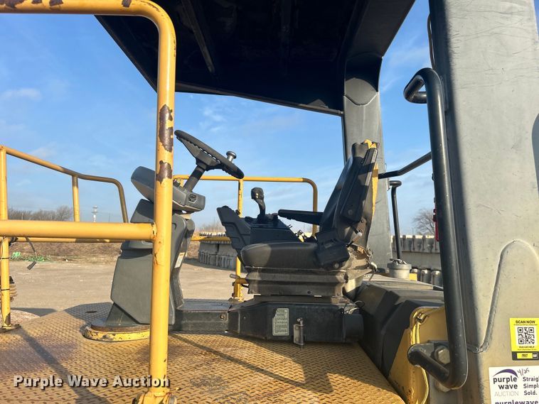 image for item DO1001 2002 Caterpillar CB-634D double drum vibratory roller