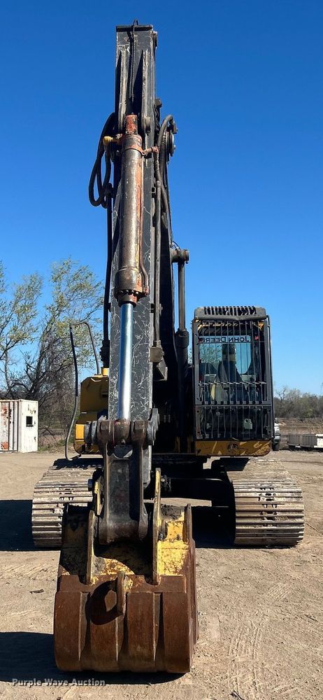 image for item DO1016 2011 John Deere 200D LC excavator