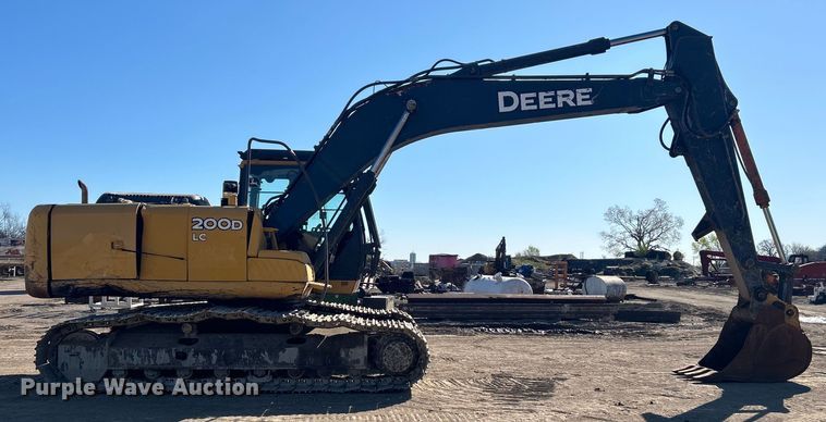 image for item DO1016 2011 John Deere 200D LC excavator